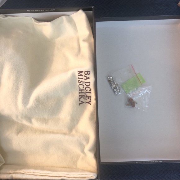 Badgley Mischka Vanilla Crystal Embellished Pump - Picture 2 of 7